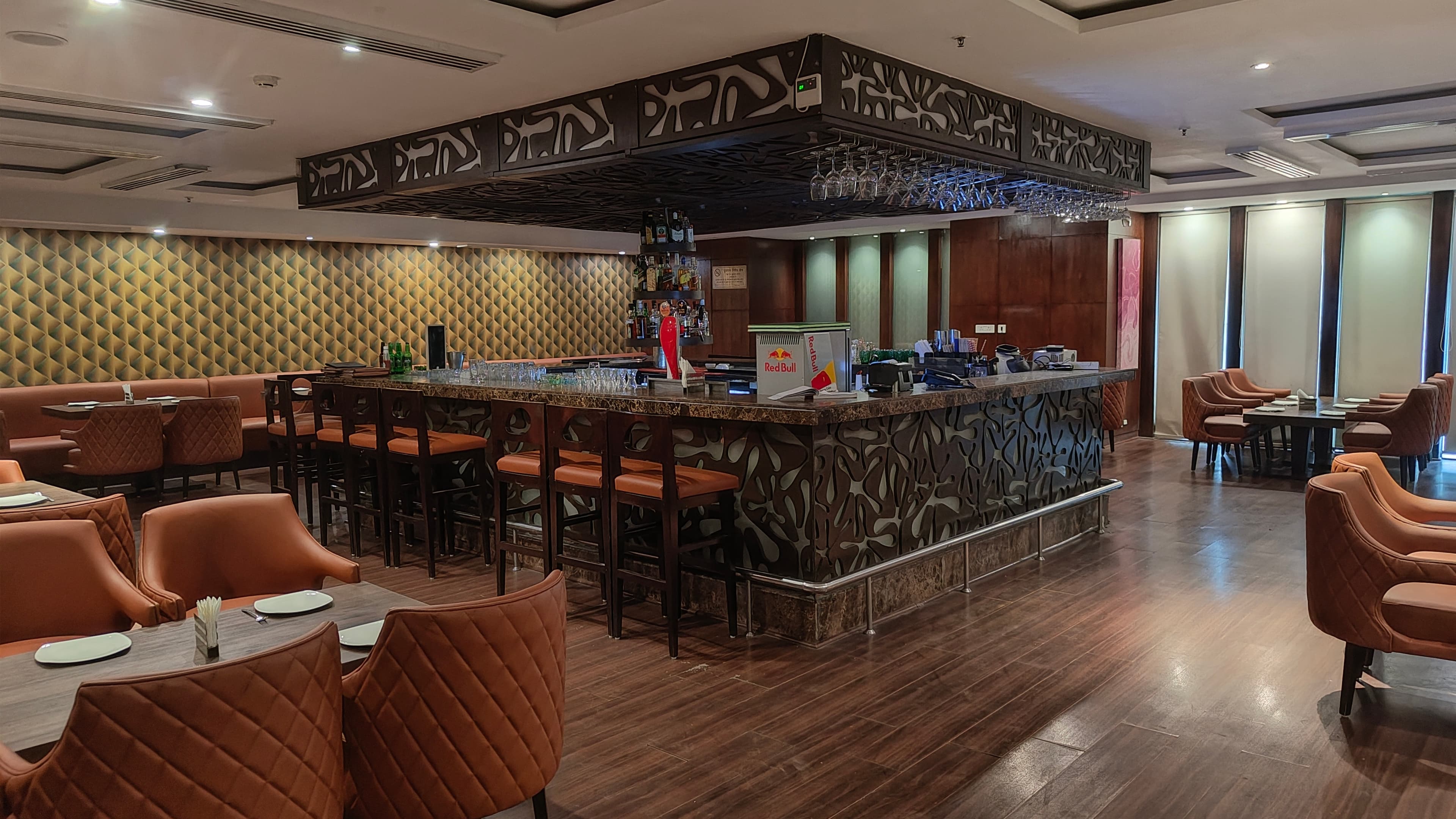 Dining & Nightlife